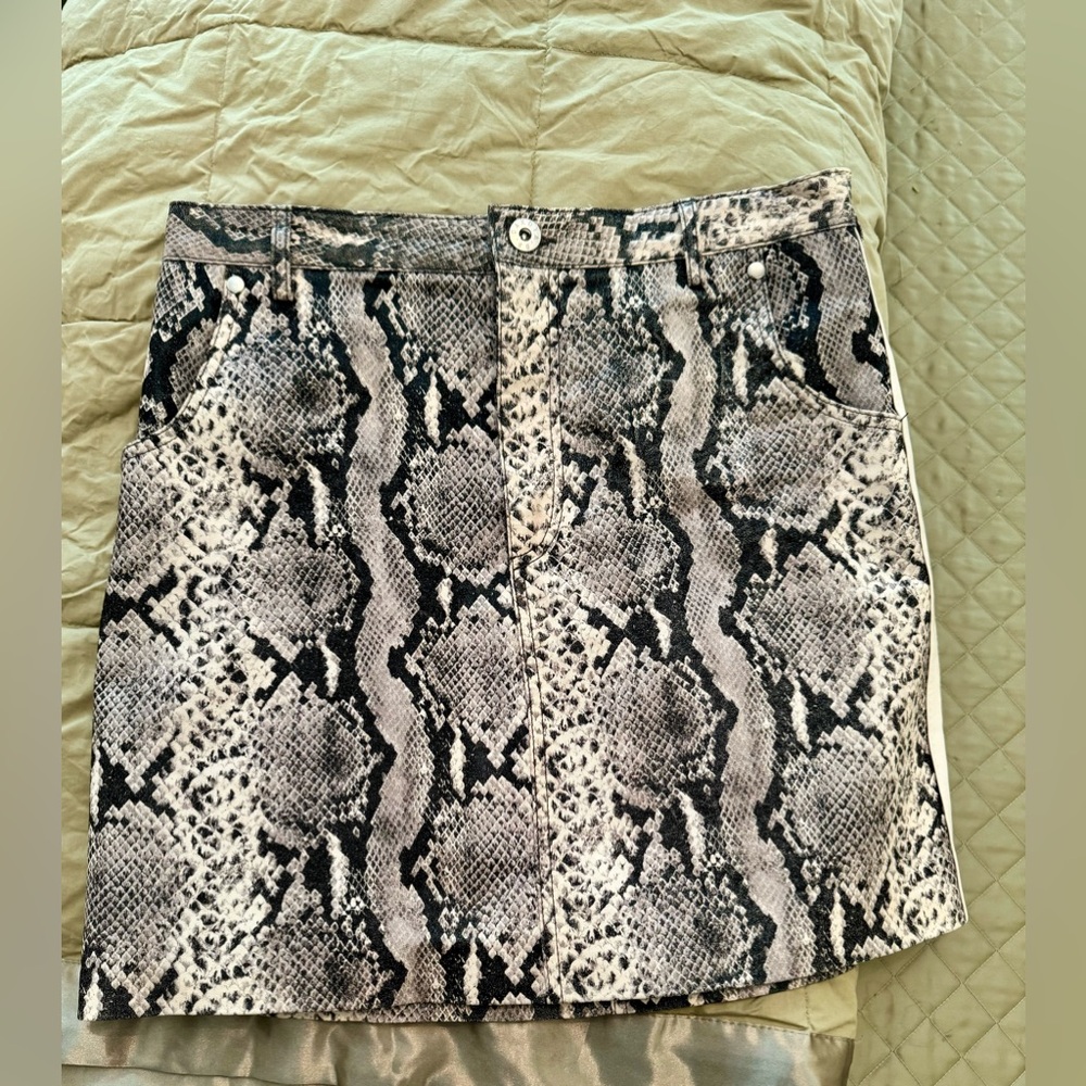 The Prowl Python Faux Leather Snakeskin Skirt Size 4 by BB Dakota—Steve Madden
